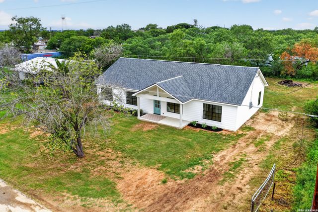 117 CEMETERY RD, Charlotte, TX 78011