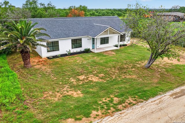 117 CEMETERY RD, Charlotte, TX 78011
