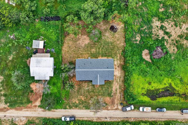 117 CEMETERY RD, Charlotte, TX 78011