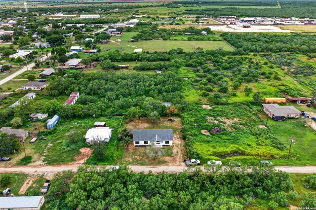 117 CEMETERY RD, Charlotte, TX 78011
