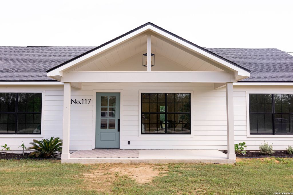 117 CEMETERY RD, Charlotte, TX 78011