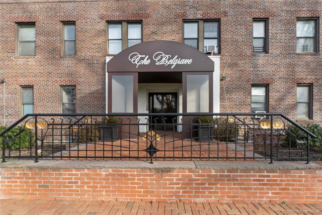 37 Brompton Road 3D, Great Neck, NY 11022