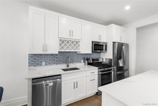 37 Brompton Road 3D, Great Neck, NY 11022