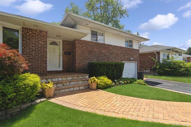 204 Halsey Avenue, Jericho, NY 11753