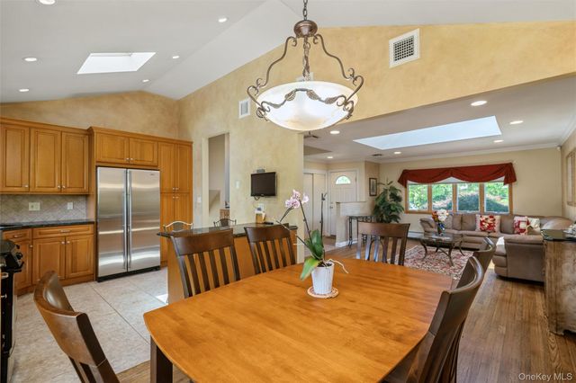 204 Halsey Avenue, Jericho, NY 11753