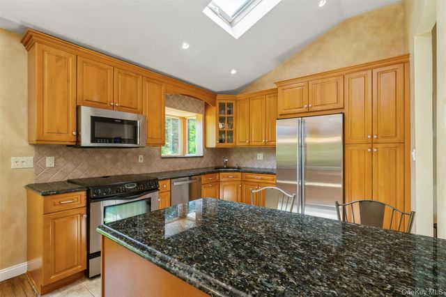 204 Halsey Avenue, Jericho, NY 11753