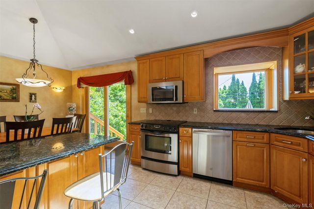204 Halsey Avenue, Jericho, NY 11753