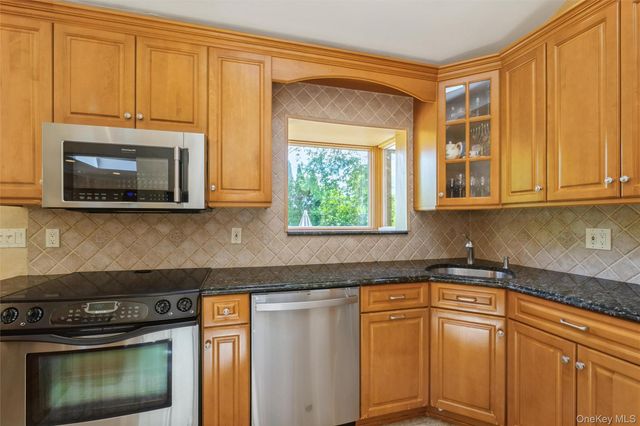 204 Halsey Avenue, Jericho, NY 11753