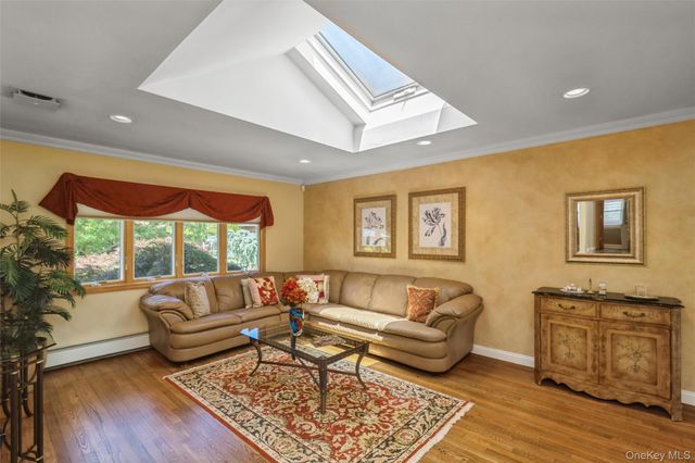 204 Halsey Avenue, Jericho, NY 11753