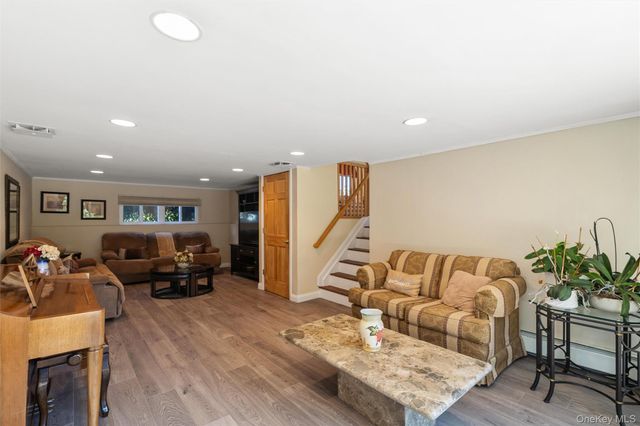 204 Halsey Avenue, Jericho, NY 11753