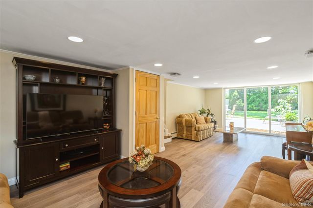 204 Halsey Avenue, Jericho, NY 11753