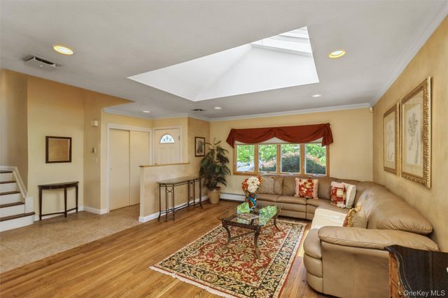 204 Halsey Avenue, Jericho, NY 11753