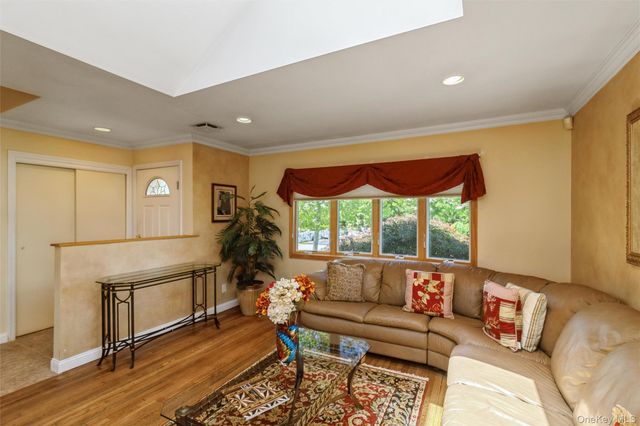 204 Halsey Avenue, Jericho, NY 11753