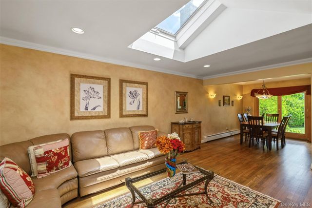 204 Halsey Avenue, Jericho, NY 11753