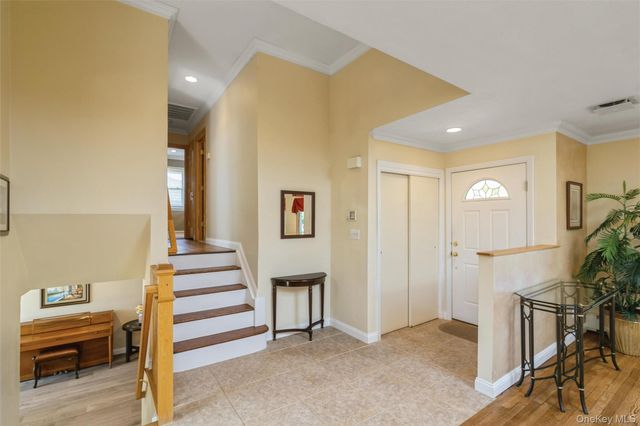 204 Halsey Avenue, Jericho, NY 11753