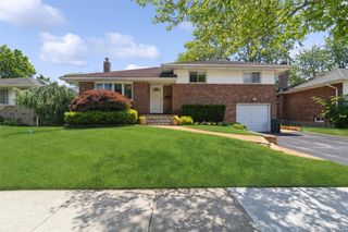 204 Halsey Avenue, Jericho, NY 11753