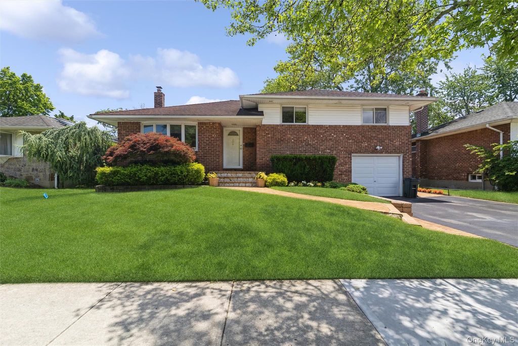 204 Halsey Avenue, Jericho, NY 11753