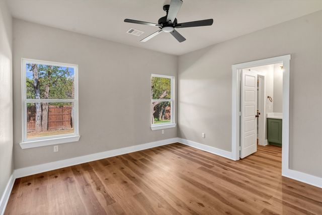 805 Branding Iron Trail, Granbury, TX 76049