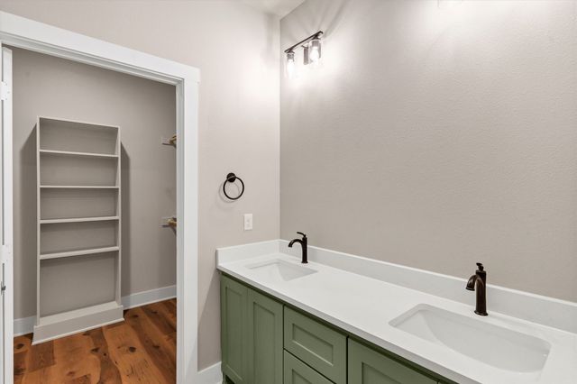 805 Branding Iron Trail, Granbury, TX 76049