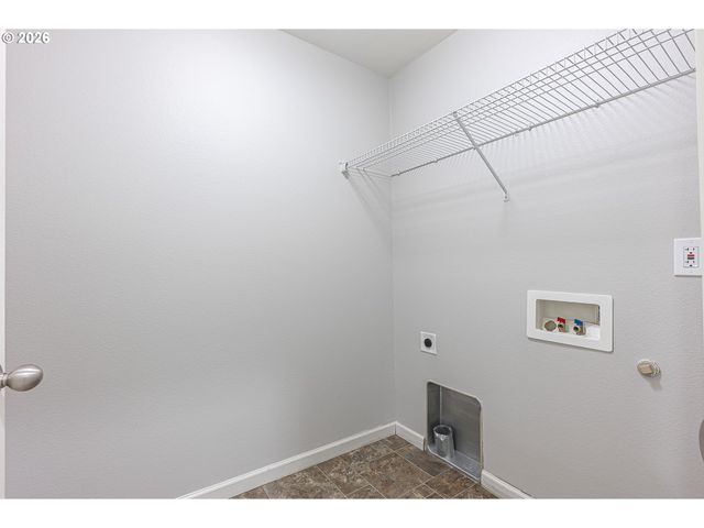 316 Nw CAMP IRELAND St, Hillsboro, OR 97124