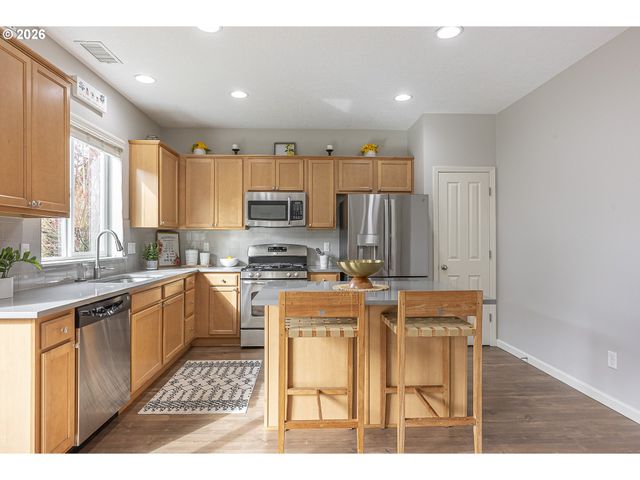 316 Nw CAMP IRELAND St, Hillsboro, OR 97124