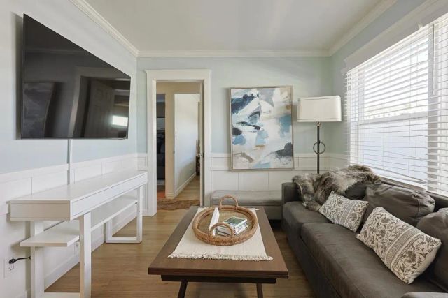 207 C Avenue, Coronado, CA 92118