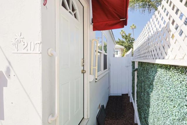 207 C Avenue, Coronado, CA 92118