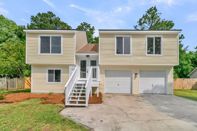 104 Foxfire Court, Summerville, SC 29486