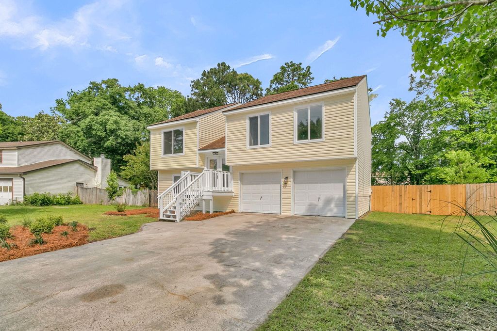 104 Foxfire Court, Summerville, SC 29486