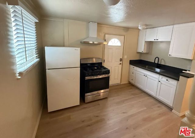 563 2nd Street, Hermosa Beach, CA 90254