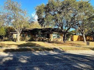 310 Wilshire Pl, Corpus Christi, TX 78411