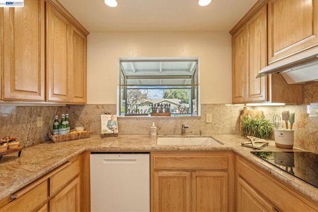 1674 Kasba St, Concord, CA 94518