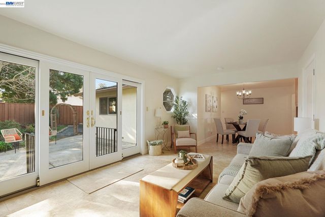 1674 Kasba St, Concord, CA 94518