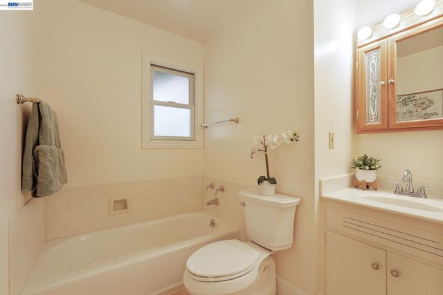 1674 Kasba St, Concord, CA 94518