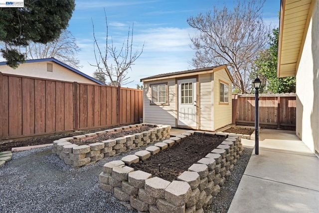 1674 Kasba St, Concord, CA 94518