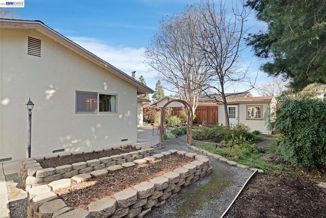 1674 Kasba St, Concord, CA 94518