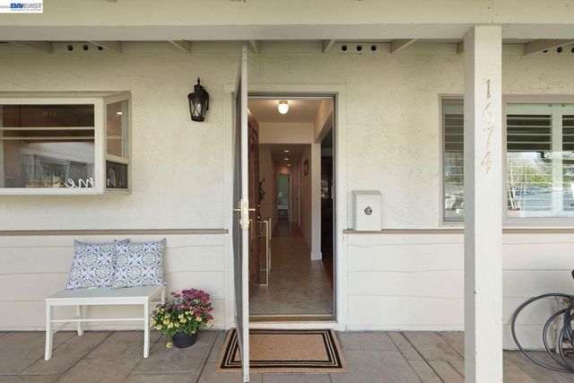 1674 Kasba St, Concord, CA 94518