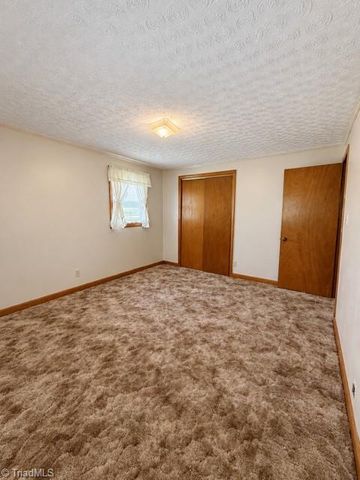 1559 Jordan Drive, Winston-salem, NC 27105
