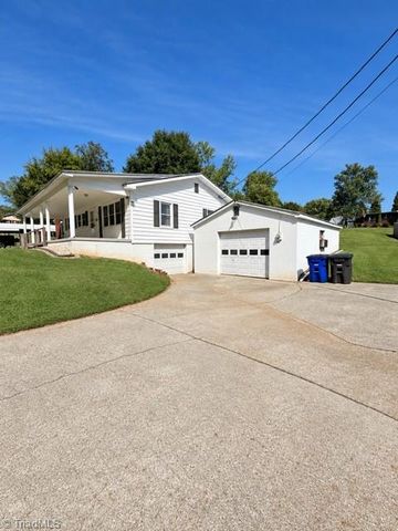 1559 Jordan Drive, Winston-salem, NC 27105