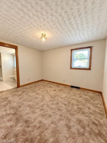 1559 Jordan Drive, Winston-salem, NC 27105