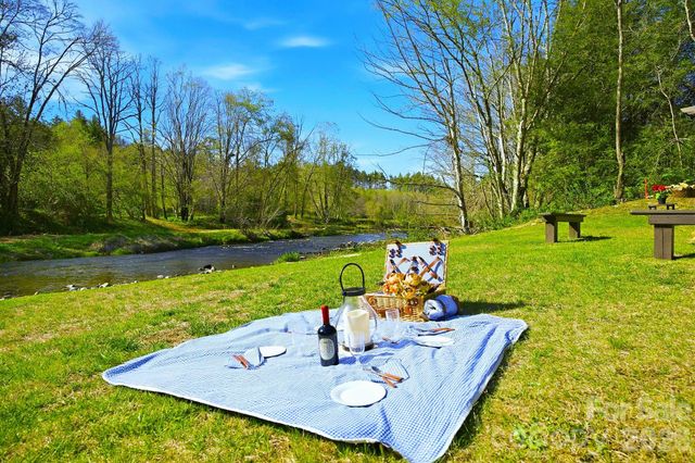 8186 NC 183 Highway, Linville Falls, NC 28657
