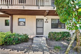 5232 Treetops DR L-102, Naples, FL 34113