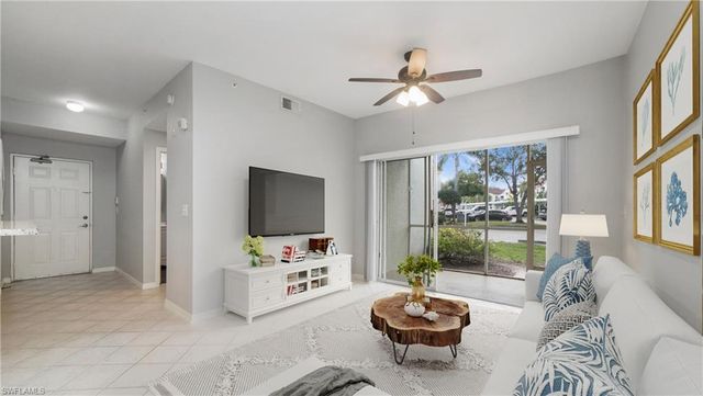 4620 Saint Croix LN 914, Naples, FL 34109