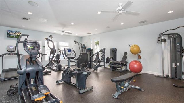 4620 Saint Croix LN 914, Naples, FL 34109