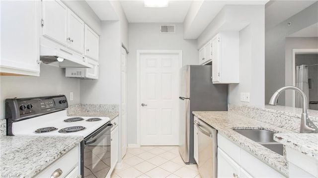 4620 Saint Croix LN 914, Naples, FL 34109