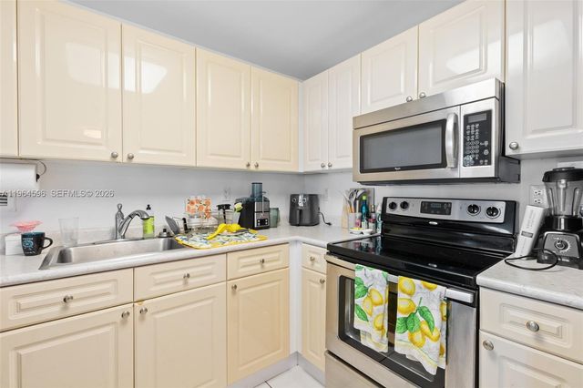 2301 Collins Ave 504, Miami Beach, FL 33139