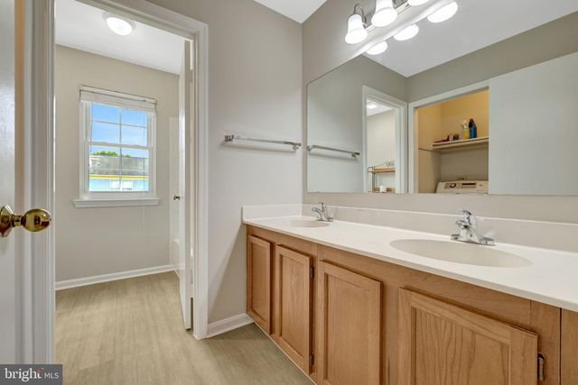 3 WHALEY CT, Sterling, VA 20165