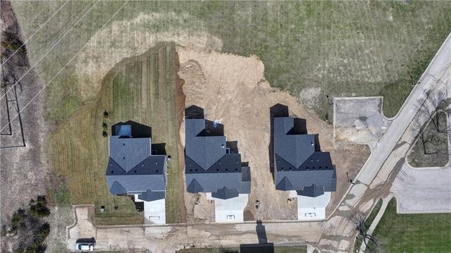 6410 NW 98th Street, Kansas City, MO 64153