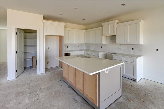 6410 NW 98th Street, Kansas City, MO 64153