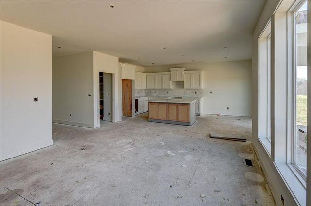 6410 NW 98th Street, Kansas City, MO 64153